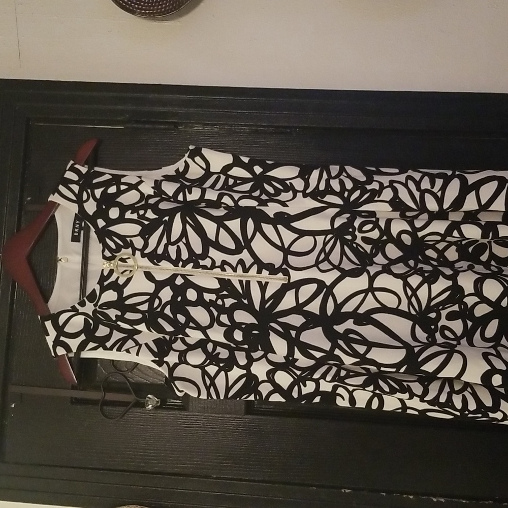 Women's DKNY Black and White Abstract Print; Sleevesless A Line Dress; Size 14 - Picture 8 of 8
